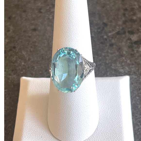 VTG Style Sterling Silver 925 Ring with Large Aqua Blue Oval Faceted Stone SZ 8 - Picture 1 of 9